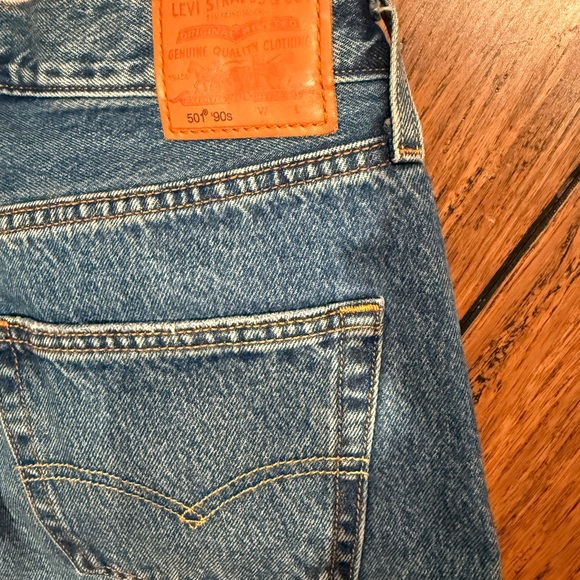 Levi's Premium Denim Jeans - Picture 3 of 4